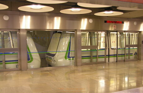Das spurgebundene vollautomatische Personentransportsystem des Flughafens Madrid...